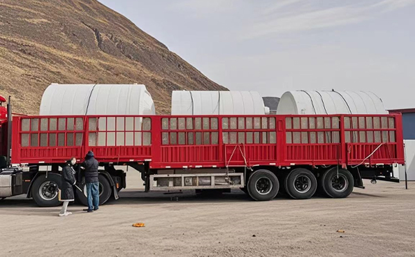 陇南塑料桶装车完毕准备运输中